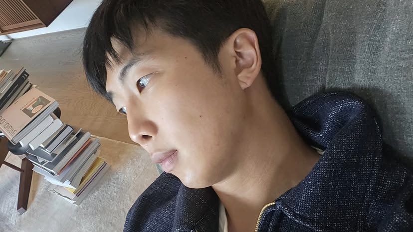 EB0YRM's tweet photo. namjoonie came home <3 https://t.co/x7RyCh5eV7