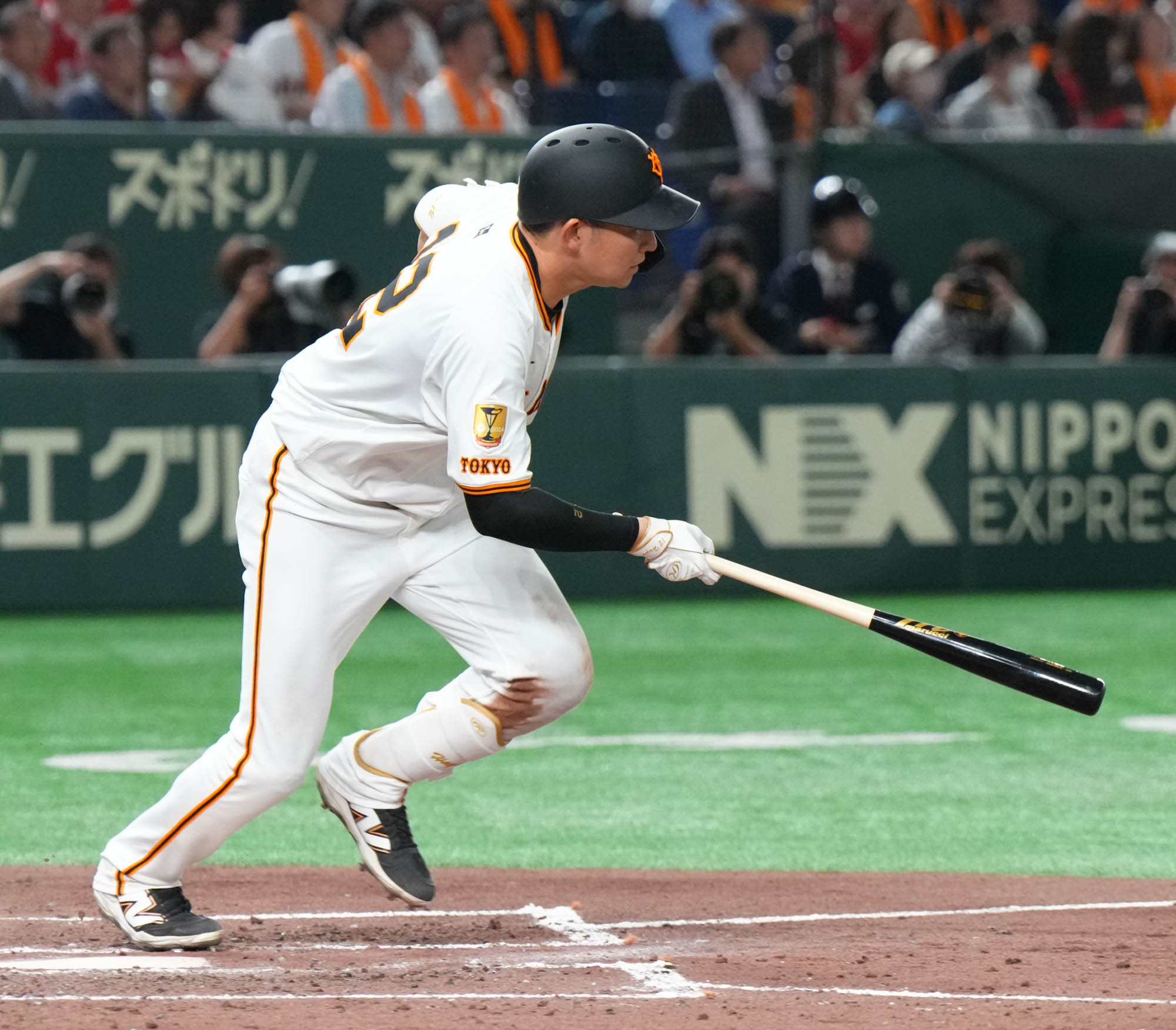 【新品未開封】萩尾 匡也選手 読売巨人軍　ジャイアンツユニフォーム XL 新品未開封】萩尾 匡也選手 読売巨人軍 ジャイアンツ