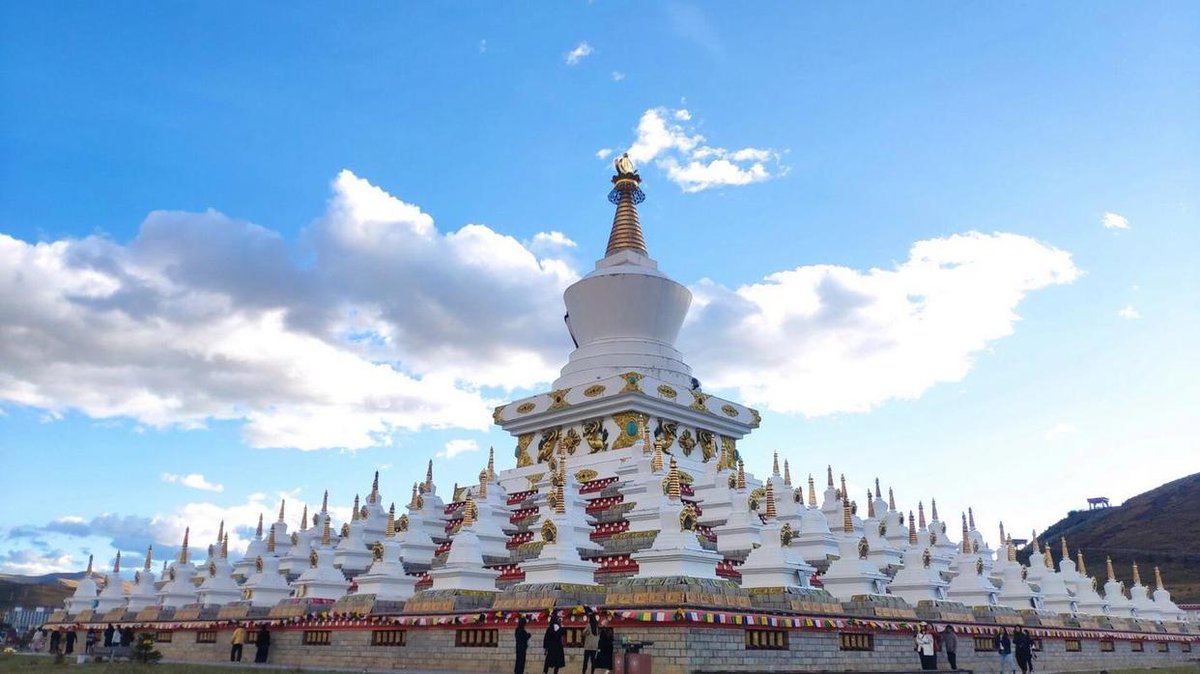 GanziChina's tweet image. Ganzi Road Trip
Stop 12: Ganzi County
Barley fields meet snow peaks
King Gesar's legendary fortress
Palace-style White Tower Park
Huxiang Mountain's sea of clouds
P.S. Special May Day events @KingGesar's Fortress!
#GanziGuide #SpringTrip #Travel #China #Holiday #MayDay #LaborDay