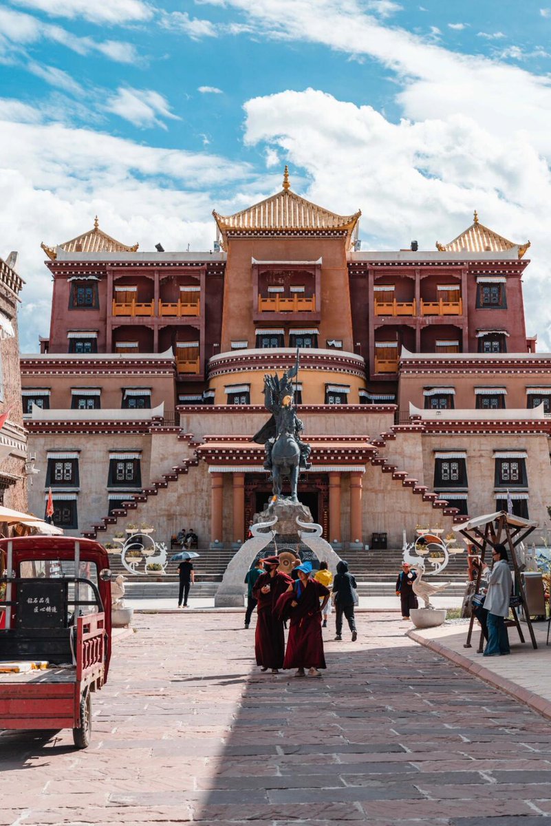GanziChina's tweet image. Ganzi Road Trip
Stop 12: Ganzi County
Barley fields meet snow peaks
King Gesar's legendary fortress
Palace-style White Tower Park
Huxiang Mountain's sea of clouds
P.S. Special May Day events @KingGesar's Fortress!
#GanziGuide #SpringTrip #Travel #China #Holiday #MayDay #LaborDay