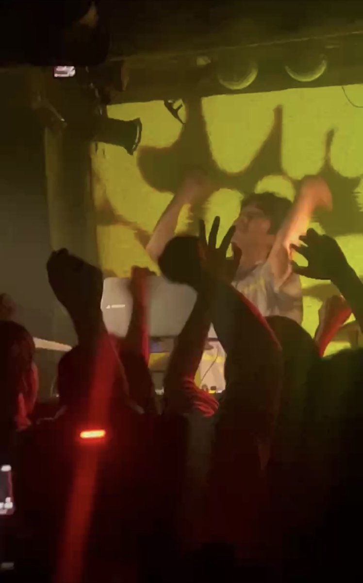 京都METROにて2DAYS！「FRICTION P」と「シュッとしとるヤツ」、ありがとうございました〜！！！最初から最後まで、本当に最高の二日間。最高の人達と音に囲まれて幸せな時間でした〜。

遊んでくれた皆さん、本当に感謝です！！！