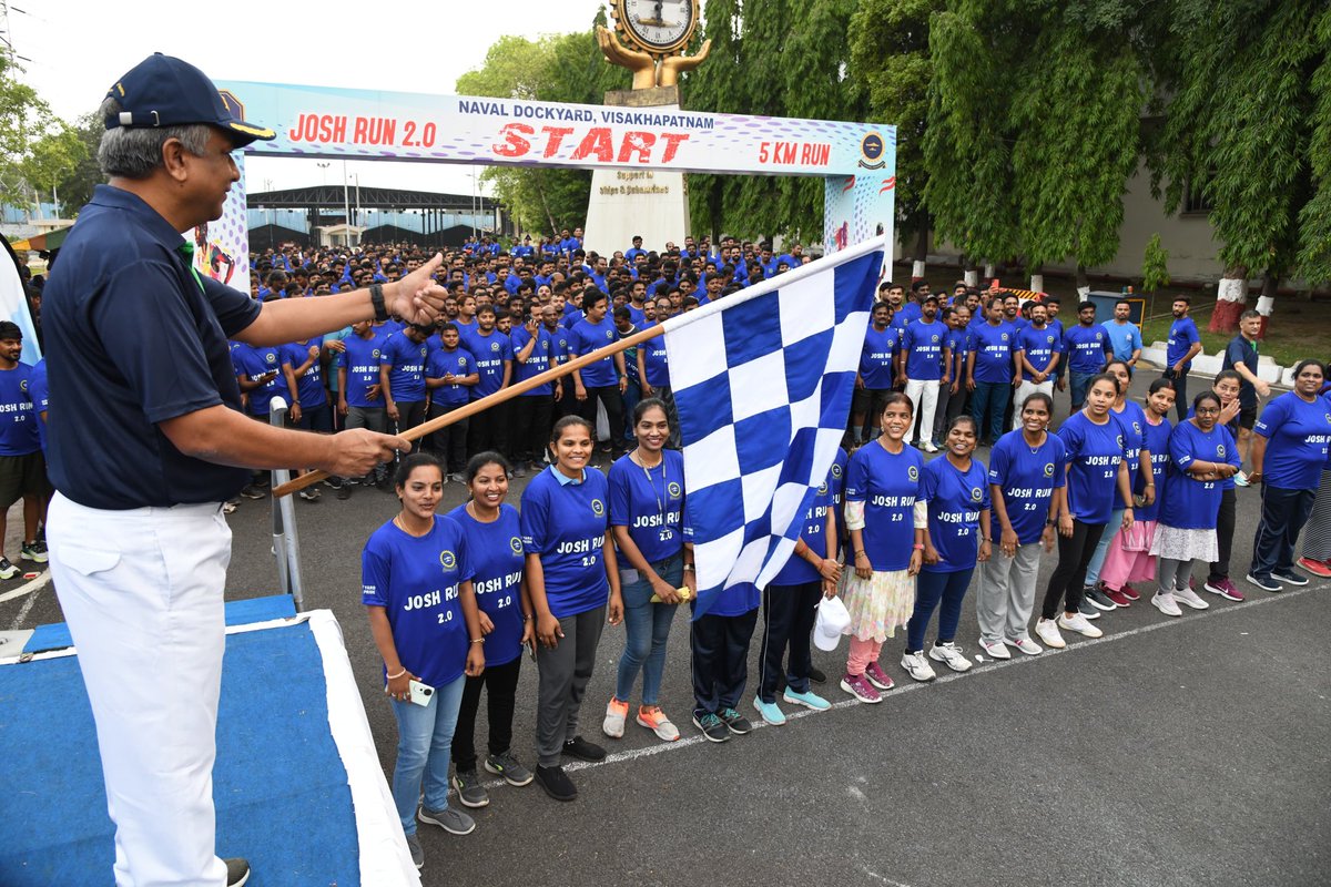 IN_NDV's tweet photo. #NationFirst
#JoshRun
🏃🏻♀️🏃🏽In an exemplary display of #Enthusiasm & #Josh, over 1000 spirited personnel from @IN_NDV, #Visakhapatnam including Officers, Sailors, Defence Civilians & DSC Jawans participated in #JoshRun 2.O.
#DefenceCivilians
#IndianNavy
@IN_DCP
@PRO_Vizag
@IN_HQENC https://t.co/xTdmJDP4y8