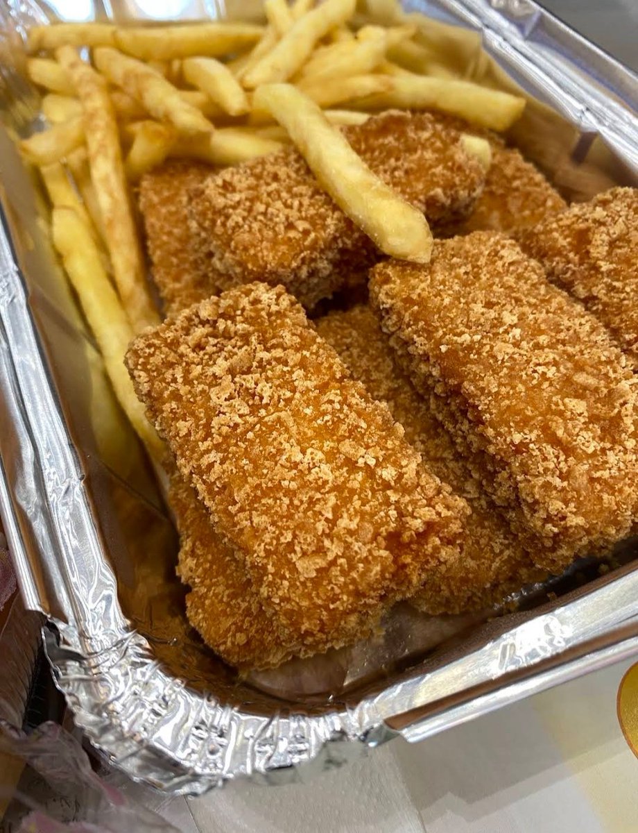 imranSa11984161's tweet photo. AL BAIK, DUBAI MALL : Al Baik Dubai offers a fantastic dining experience with its consistently delicious fast food options. This is my daily Breakie, Lunchi &amp; Dinner options! Reasable pricing! #AlBaikDubai #DailyOption #FastFood #FOODIE #Immi76 #DubaiMall #PostWhatILike #Dubai🇦🇪 https://t.co/Or8ab1tamC