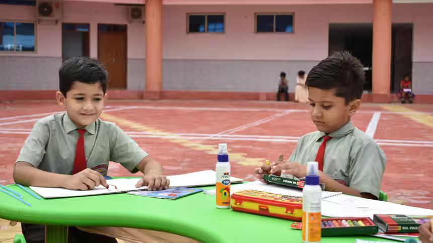 careers360's tweet image. Explainer: How Delhi govt plans to control private school fees with new bill and why it can be ‘complicated&apos; 

Read more at: buff.ly/PeyA9d6 

Writes @Shrads_chettri

#delhi #feeregulation #privateschool #schools #education #bill #delhilegislative