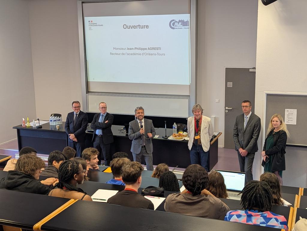 Académie d'Orléans-Tours (@ac_orleanstours) on Twitter photo Ce matin, le recteur <a href="/PhiAgresti/">Jean-Philippe Agresti</a> a ouvert l'interCVL au lycée J. Monod de St-Jean-de-Braye (45).
Des échanges inspirants autour de l’EVARS, des projets lycéens, des réseaux sociaux et de l’IA.
Une journée constructive pour les élus du #CAVL et lycéens du Loiret !💪 Ce matin, le recteur <a href="/PhiAgresti/">Jean-Philippe Agresti</a> a ouvert l'interCVL au lycée J. Monod de St-Jean-de-Braye (45).
Des échanges inspirants autour de l’EVARS, des projets lycéens, des réseaux sociaux et de l’IA.
Une journée constructive pour les élus du #CAVL et lycéens du Loiret !💪