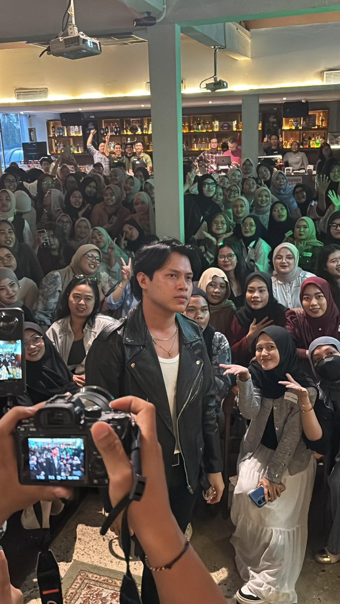 insidefolkative's tweet photo. Rony Parulian for Rahasia Pertama debut album listening party. https://t.co/cInE5Uwli1