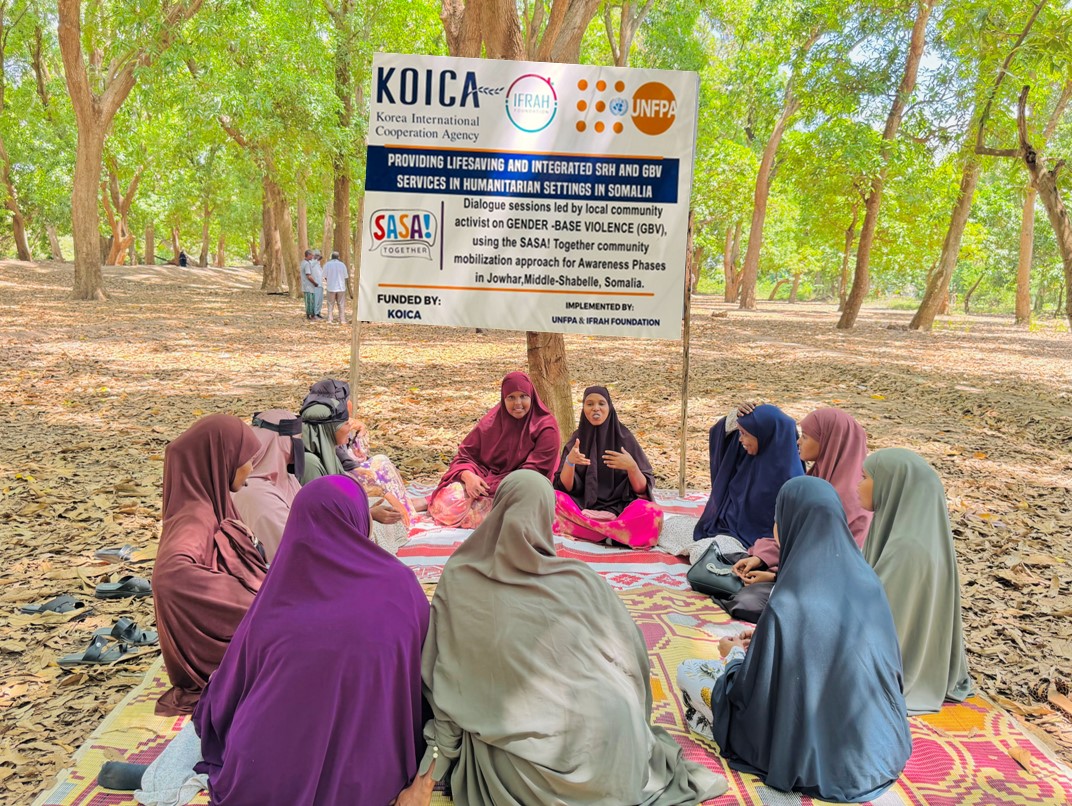 DearDaughterC's tweet image. Through #SASA! Together model, local community activists in #Jowhar organized community-led dialogue sessions focused on the physical, emotional &amp;amp; psychological consequences of rape,while challenging the harmful norms &amp;amp; silence that enable such violence to persist.@UNFPA_SOMALIA
