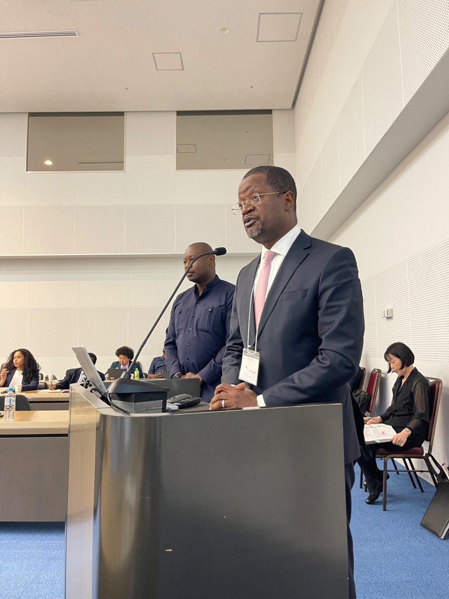 HideOGAWA_AmbJP's tweet photo. Pendant le congé, par coïncidence j'ai pu participer au Forum d'affaires Congo-Japon qui a organisé par l'Ambassade de la RDC au Japon @embassydrctokyo où SEM le VPM et le Ministre du Plan Guylain Nyembo Mbiza @guylainnyembo_ @PlanRdc, Conseillère de la Présidence, la DG de l'ANAPI @investindrc et bien d'autres notables ont participé avec des autorités publiques japonaise, la JETRO, la JICA, des entrepreneurs japonais ont participé, les 21-22 avril à Université des Nations Unies à Tokyo. Je me suis réjoui de la franche et fructueuse discussion et félicite de l'initiative précieuse de mon homologue Amb. Nsenda Lukumwena. @NLukumwena à qui j'en remercie avec les personnes impliquées 🇨🇩🇯🇵 
一時帰国の滞在中、日コンゴ(民)ビジネスフォーラムが東京（青山の国連大学）で開催され、初日（4/21）に参加することができました。ニエンボ副首相兼計画大臣、大統領府、投資促進庁長官らが参加、日本側は経産省幹部、JETRO、JICA、コンゴ（民）でのビジネスを既に行っているか関心を持って頂いている日本企業の参加を得て、良い意見交換と相互人脈造りができたものと思います。アレンジ頂いた駐日コンゴ（民）大使・大使館スタッフ、日本側関係者に感謝申し上げます🙏