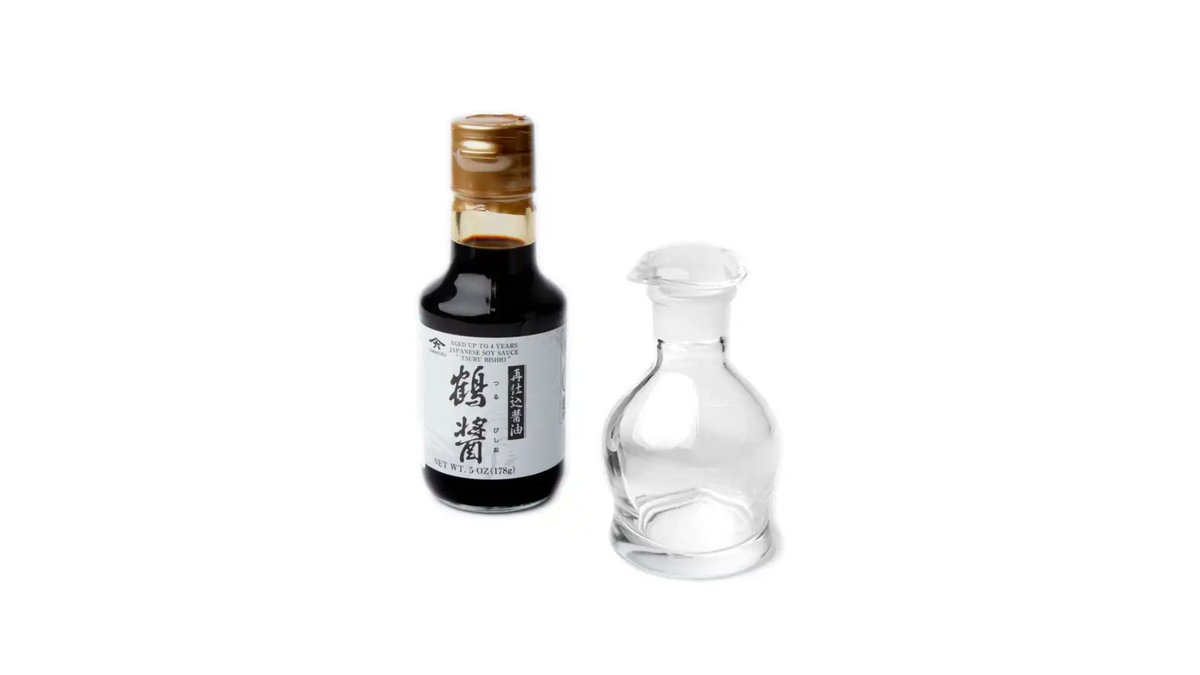 tokyo_chase's tweet photo. Ever tasted soy sauce aged 4 years in 100-year-old wooden barrels? Yamaroku’s Tsurubishio is a masterpiece of Japanese craftsmanship. Pick up a bottle while in Japan and taste the soul of tradition.
#Yamaroku #Tsurubishio #SoySauce #MadeInJapan #Shodoshima #JapaneseFood #Foodie #GourmetJapan #JapanSouvenir #JapaneseCraftsmanship #TraditionalJapan #JapanTravel #JapanOnly #VisitJapan #TokyoEats #JapanLover

https://t.co/zHfcfa3kAy

100年以上の木桶で4年熟成された醤油、ヤマロクの鶴醤。日本の職人技と伝統の味が詰まった逸品。日本に来たらぜひ手に入れてください。
#ヤマロク醤油 #鶴醤 #木桶仕込み #小豆島 #日本土産 #日本旅行 #日本製 #発酵食品 #和食 #職人技 #日本限定 #伝統の味 #東京グルメ #醤油好き #食通グルメ #和の心