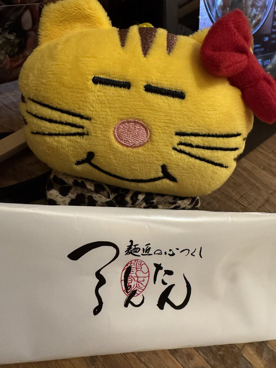 naonao_massu's tweet image. つるとんたん行ってたこやきも食べて
今コーヒー買って帰ろうと思ったら
店員のおねぇさんが『ネコますですね♡』って言ってくれて
話したらしげぴファンでした(*´꒳`*)
嬉しい気分で帰路に着きますε-(/･ω･)/
 #難波  #Tully's