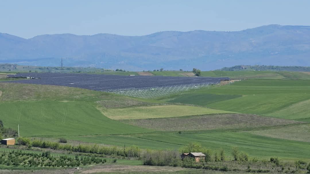 Кога ќе хапшите за соларни централи на обработливо земјиште?
Да има правда земи багер и руши!