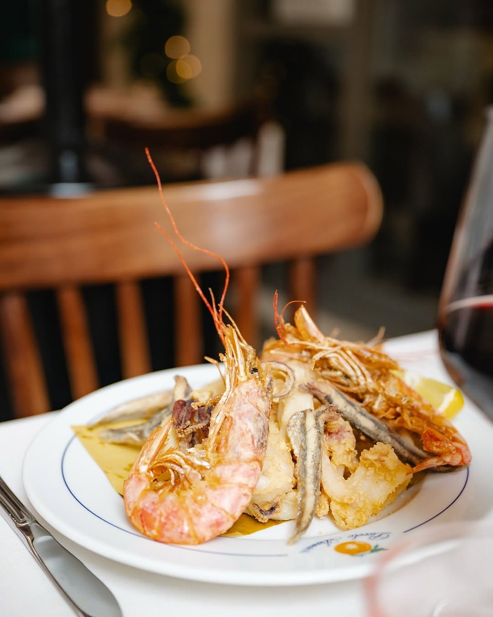 Con questo sole a chi è venuta voglia di frittura di pesce? 😂🦐

#piccoloarancio #seafood #foodporn #Roma