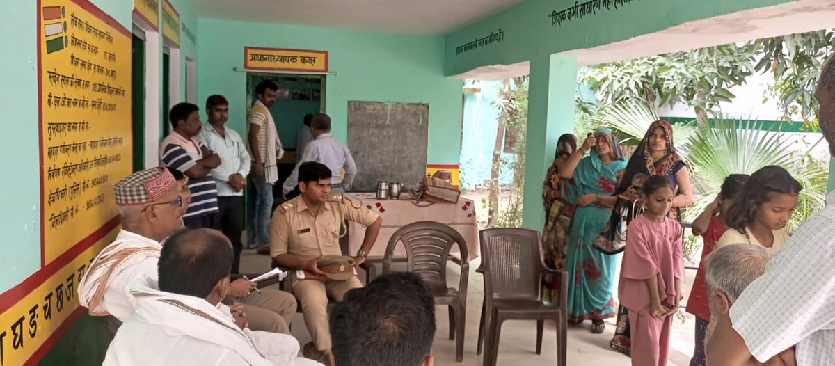 India Voice (@indiavoicenews) on Twitter photo ब्रेकिंग सीतापुर
संदिग्ध परिस्थितियों में फांसी के फंदे पर लटका मिला महिला का शव
पुलिस ने महिला के शव को कब्जे में लेकर पोस्टमार्टम के लिए भेजा
मायके वालों ने ससुराल वालों पर लगाया दहेज के लिए हत्या कर देने का आरोप
जनपद के हरगांव थाना क्षेत्र का पूरा मामला
<a href="/sitapurpolice/">Sitapur Police</a> ब्रेकिंग सीतापुर
संदिग्ध परिस्थितियों में फांसी के फंदे पर लटका मिला महिला का शव
पुलिस ने महिला के शव को कब्जे में लेकर पोस्टमार्टम के लिए भेजा
मायके वालों ने ससुराल वालों पर लगाया दहेज के लिए हत्या कर देने का आरोप
जनपद के हरगांव थाना क्षेत्र का पूरा मामला
<a href="/sitapurpolice/">Sitapur Police</a>