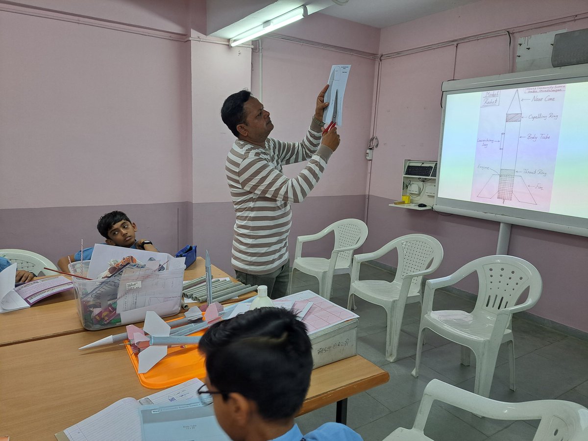 NisargCSC's tweet image. Nisarg Science Center,#gandhinagar conducted a thrilling Model Rocketry Workshop today at Atal Lab, Hillwood School. Students learned the basics of rocket science and were thrilled to launch their very own rockets into the sky! 🌌✨ #RocketScience #STEMEducation #HandsOnLearning