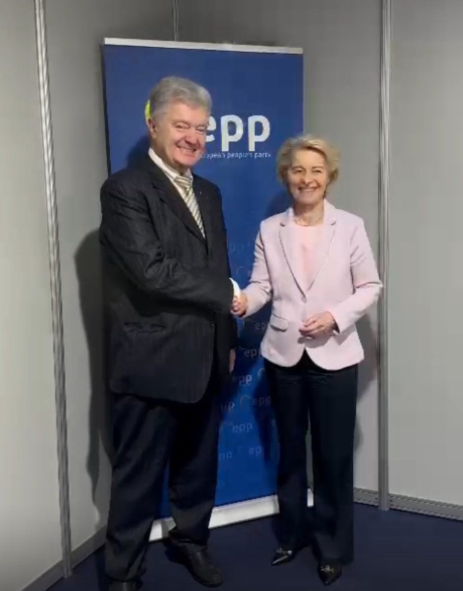 Голова Нацбанку Пишний голосує за превентивні санкції Порошенка на ставці Зеленського!
Потім Голова Нацбанку Пишний каже, що ділова репутація 5-го президента погана, бо він проголусував за превентивні санкції (Що є антизаконним)

Разом з тим в цей самий час, лідери Європи,