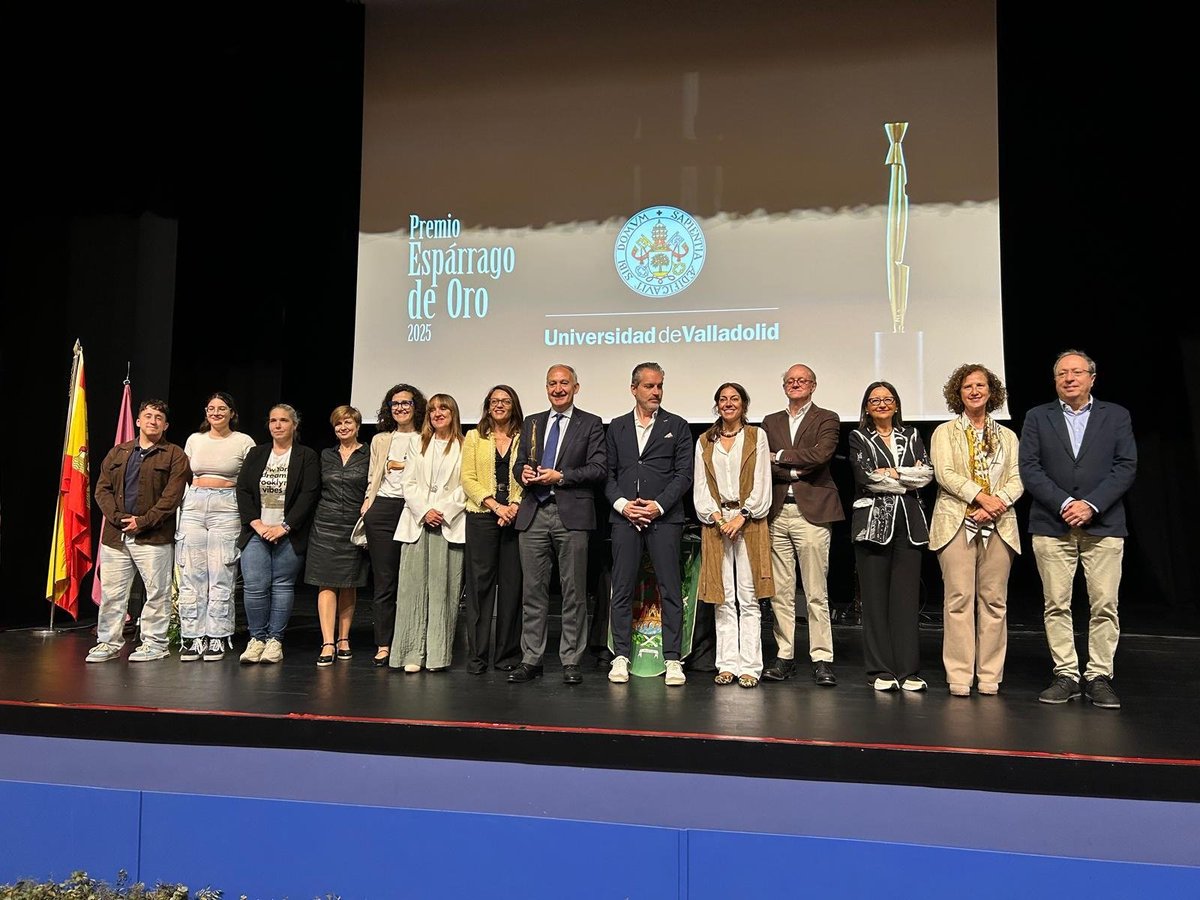 Gabinete de Comunicación Universidad de Valladolid (@uva_es) on Twitter photo 🏆 La UVa recibe el XXIII Premio Espárrago de Oro concedido por <a href="/aytotudeladuero/">Ayuntamiento de Tudela de Duero</a>
Este premio reconoce la trayectoria de instituciones cuya aportación en la provincia de Valladolid o en la gastronomía son dignas de ser galardonadas
comunicacion.uva.es/es_ES/detalle/… 🏆 La UVa recibe el XXIII Premio Espárrago de Oro concedido por <a href="/aytotudeladuero/">Ayuntamiento de Tudela de Duero</a>
Este premio reconoce la trayectoria de instituciones cuya aportación en la provincia de Valladolid o en la gastronomía son dignas de ser galardonadas
comunicacion.uva.es/es_ES/detalle/…