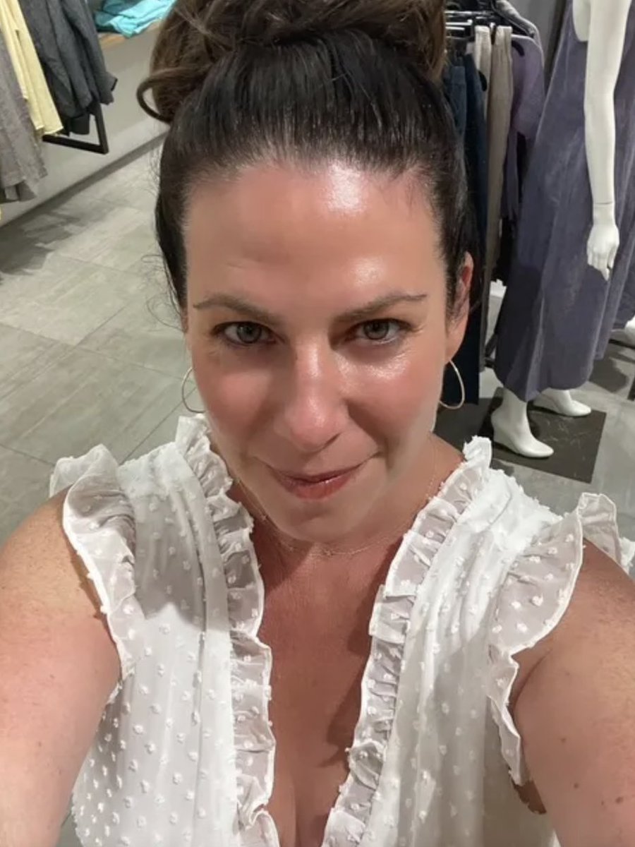 iamrachellith's tweet photo. Save your cash and keep your mouth shut during the show at the theater. No one wants to hear your gossip or cat videos. 🤫🍬 #TheaterEtiquette #RespectTheSpace https://t.co/tDH1Ax9Lod #authorlife https://t.co/ySHXXvDDsr