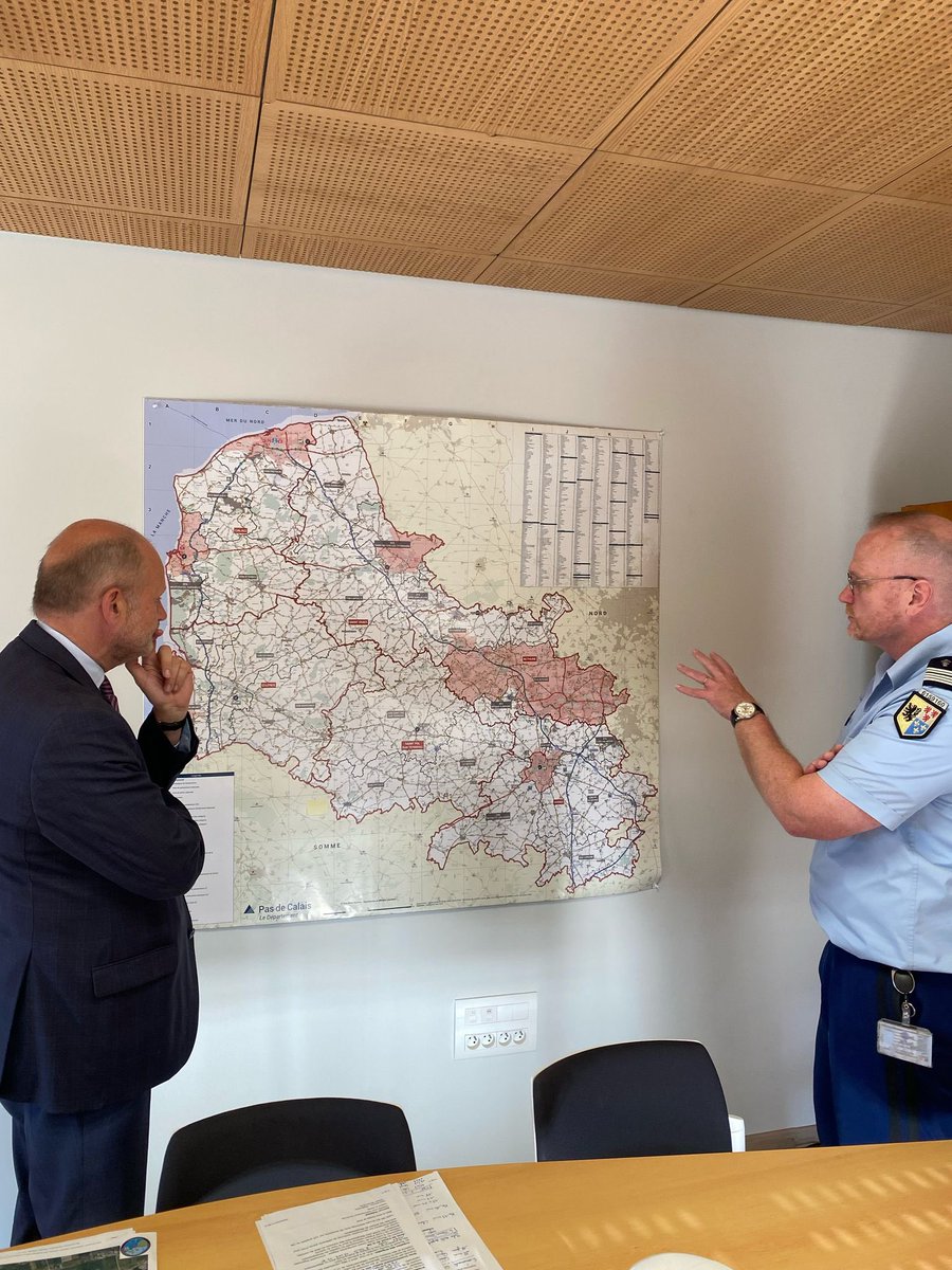 Image de Préfet Pas-de-Calais : #Sécurité 👮
Laurent Touvet, préfet du #PasDeCalais, poursuit ses déplacements auprès des forces de