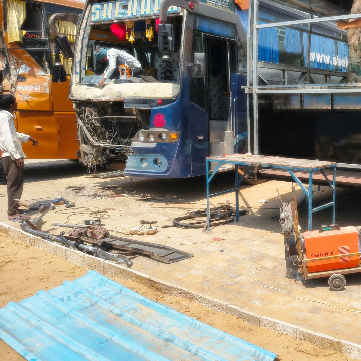 AapnoAutomotive's tweet photo. नई बस बन रही है, पुरानी निखर रही है।
हमारा काम सिर्फ नया बनाने तक सीमित नहीं –
हम पुराने को भी वैसा ही सम्मान देते हैं।
Because every journey deserves attention.
#AapnoAutomotive #BusRestoration #BusFabrication #DualWork #QualityService #TheSubhashFouji https://t.co/NMBhUwDlYV