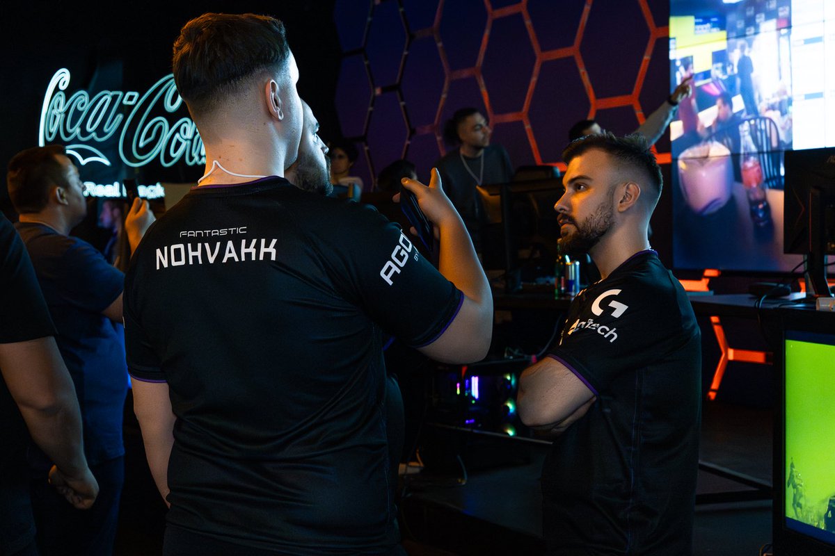 fntasticesports's tweet photo. LAN VIBES ⚡️

#befantastic https://t.co/YIWiQ1JezO