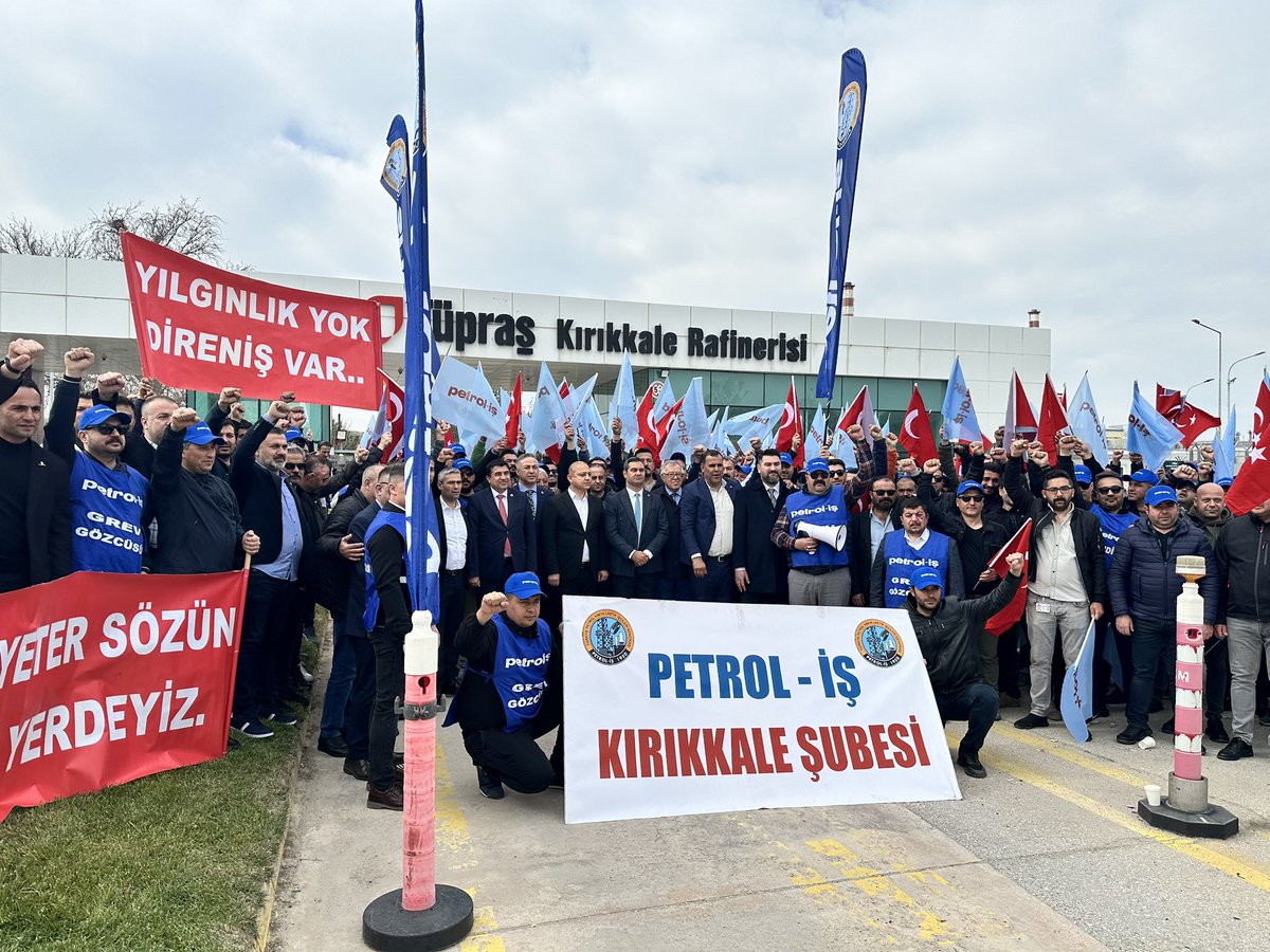 omerdoglu71's tweet photo. Direnişimize kulak verin bu işçi yoksulluk sınırının altında çalışıyor…. #sorubu https://t.co/DNMrKF901p