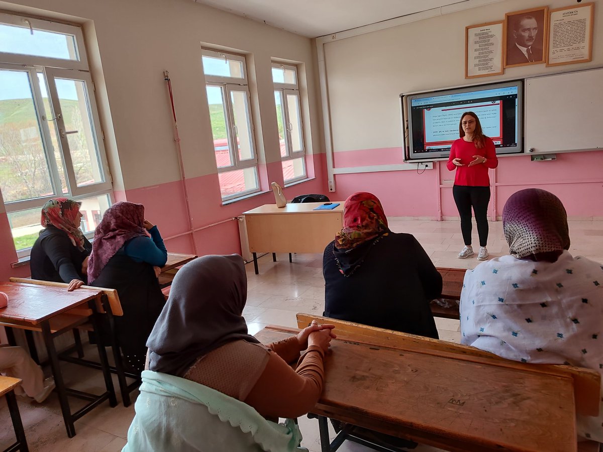Bassogut_ioo's tweet photo. Okulumuzda RAM personelleri tarafından Aile ve Eğitim, Akran Zorbalığı, Sınav Motivasyonu ve Şiddeti Önleme konularında seminerler düzenlendi. 
@sivasmem
@erdogan_fatih66
@ihademir 
@resulcatal46 https://t.co/LeU34GY4AL