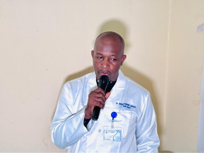 Malijetactu's tweet photo. Dr. SOULEYMANE MAÏGA, CSREF COMMUNE VI: "Le vaccin est une avancée majeure" https://t.co/H8lBFTjahe #malijet #CSREF #COMMUNEVI #vaccin #avancée #majeure #santé #palus https://t.co/HuRviCyJoS