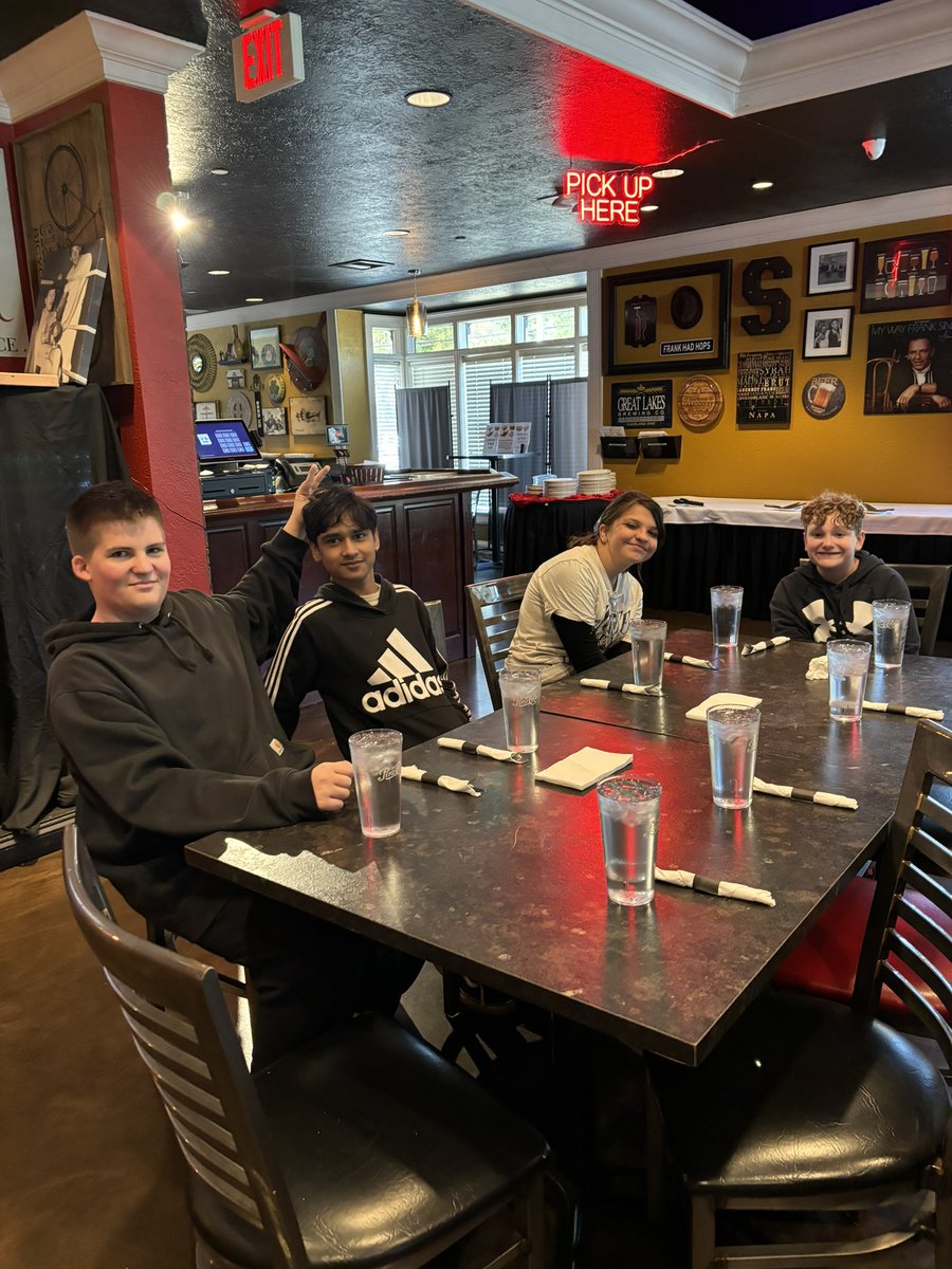 Mrs. Porter tweet media