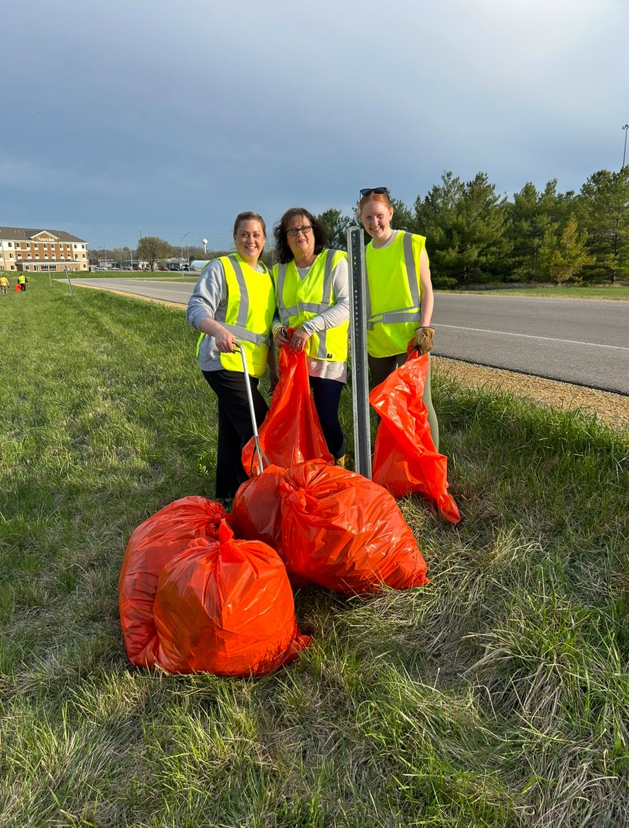 A dedicated group of volunteers in DeWitt, Iowa celebrated Earth Day by participating in a Pick-Up Iowa event. In just three hours, 10 volunteers collected 18 bags of litter from parks and roadside areas—helping to create a cleaner, healthier environment for their community. 🌎💚