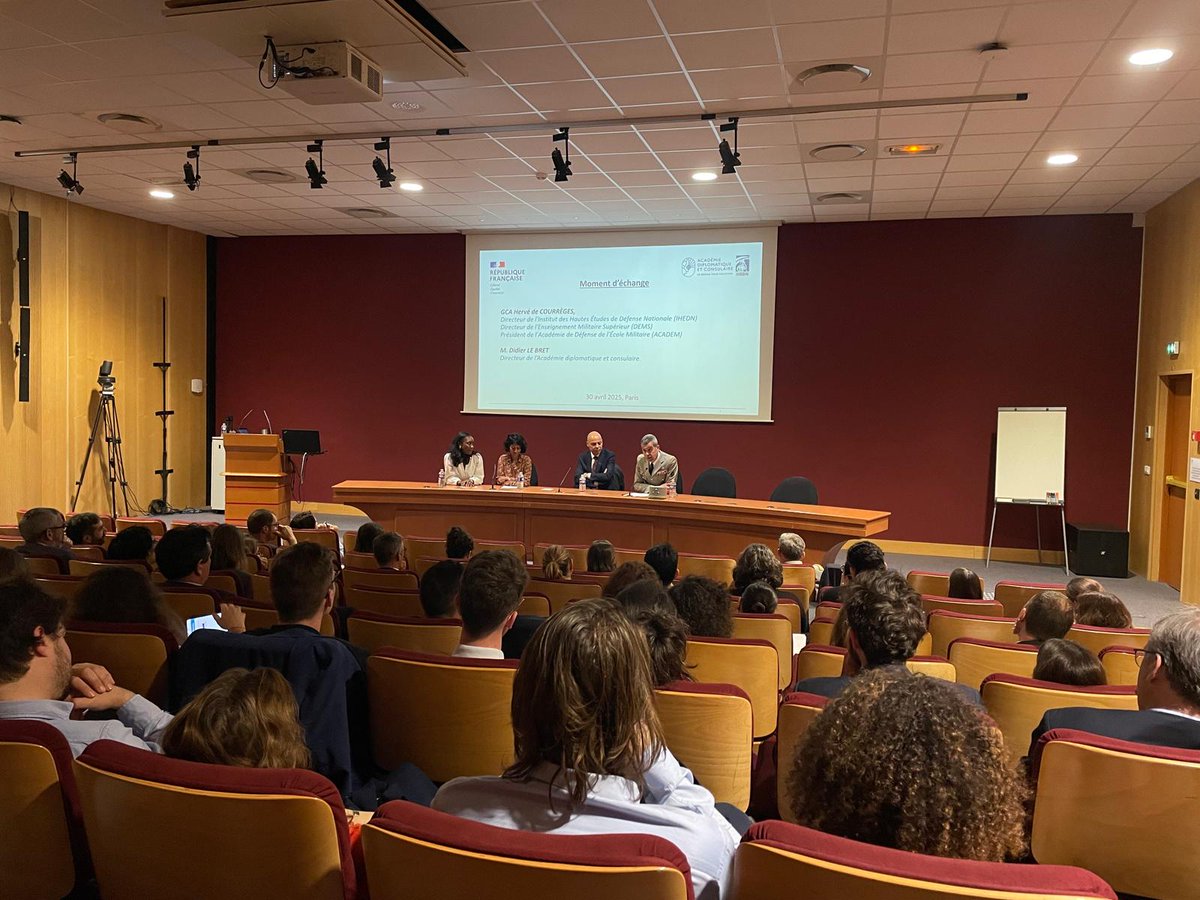 GĂ©nĂ©ral HervĂ© de CourrĂšges (@dirihedn) on Twitter photo J'ai eu le plaisir d'Ă©changer avec les auditeurs de l'#AcadĂ©miediplomatique de <a href="/francediplo/">France Diplomatie đ«đ·đȘđș</a> lors d'une journĂ©e de rĂ©flexion en collaboration avec l'<a href="/IHEDN/">IHEDN</a>.
Jâai aussi dialoguĂ© avec <a href="/Didier_LeBret/">Didier Le Bret</a>, le directeur de lâAcadĂ©mie diplomatique et consulaire, autour du thĂšme « DĂ©fense et J'ai eu le plaisir d'Ă©changer avec les auditeurs de l'#AcadĂ©miediplomatique de <a href="/francediplo/">France Diplomatie đ«đ·đȘđș</a> lors d'une journĂ©e de rĂ©flexion en collaboration avec l'<a href="/IHEDN/">IHEDN</a>.
Jâai aussi dialoguĂ© avec <a href="/Didier_LeBret/">Didier Le Bret</a>, le directeur de lâAcadĂ©mie diplomatique et consulaire, autour du thĂšme « DĂ©fense et