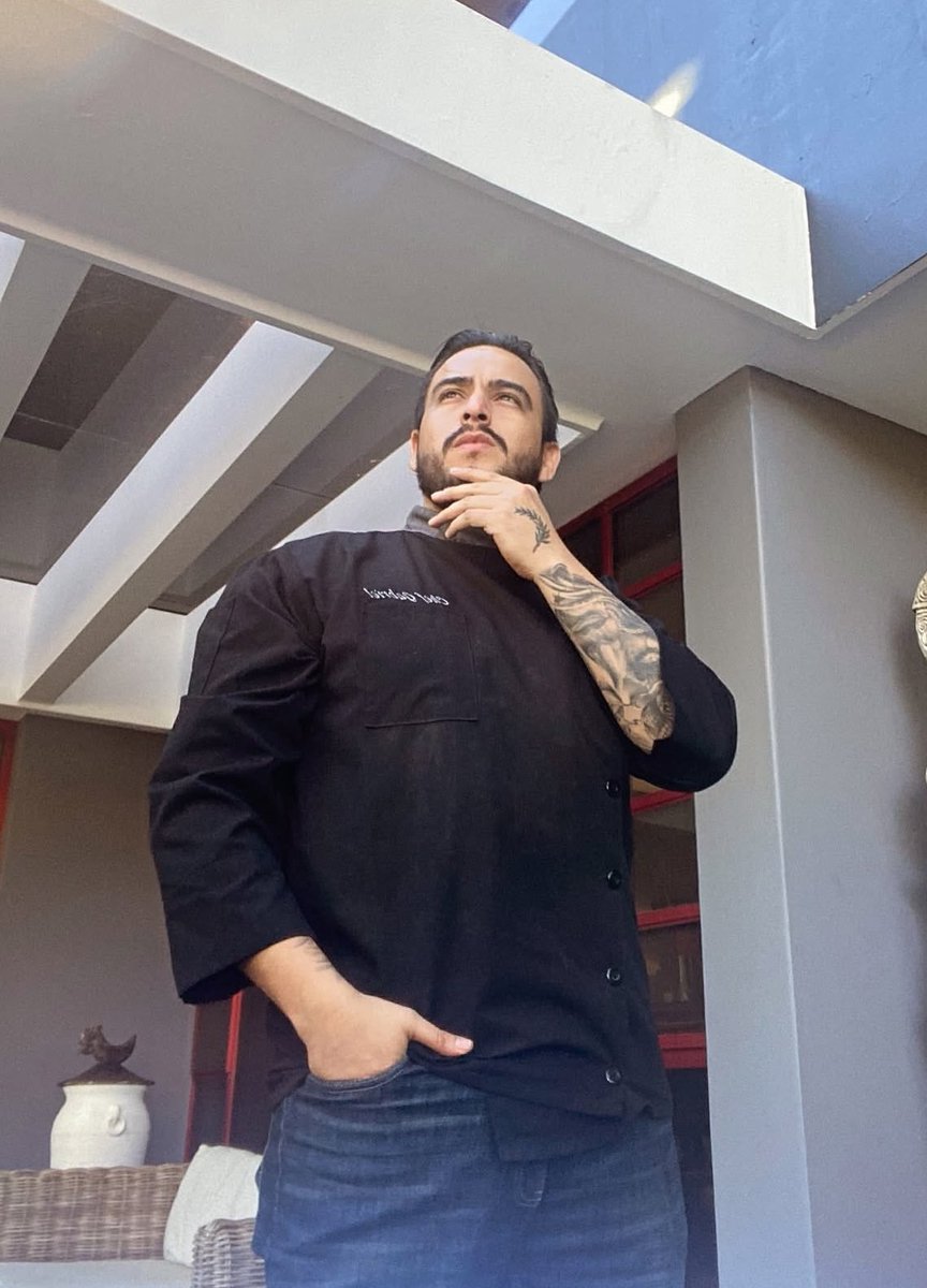 ultimahsv's tweet photo. #InseguridadEnElMundo — 🚨🇬🇹 Guatemala:
Asesinan al reconocido chef Gabriel Arenas Duarte en ingreso de Café Saul en Zona 14. https://t.co/yXay2uiS8I