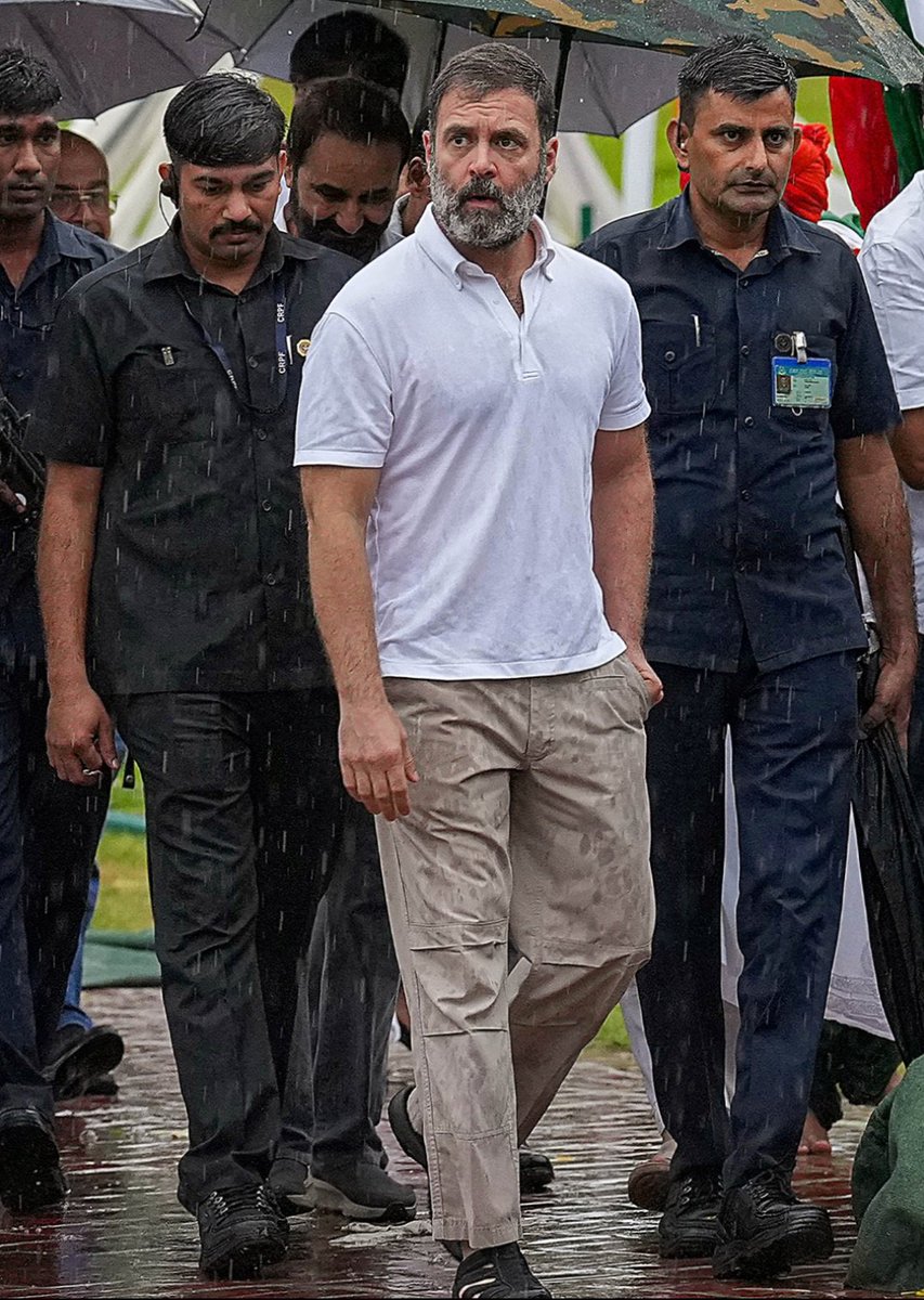 जिस जातिगत जनगणना को ‘बांटने की राजनीति’ कहा जाता था, आज वही मोदी सरकार करवा रही है। 
राहुल गांधी ने जो मुद्दा उठाया, वही आज सरकार की मजबूरी बन गया। 

सच को कितना भी दबाओ, एक दिन वो नीति बनकर सामने आता है !

#CasteCensus #जाति_जनगणना