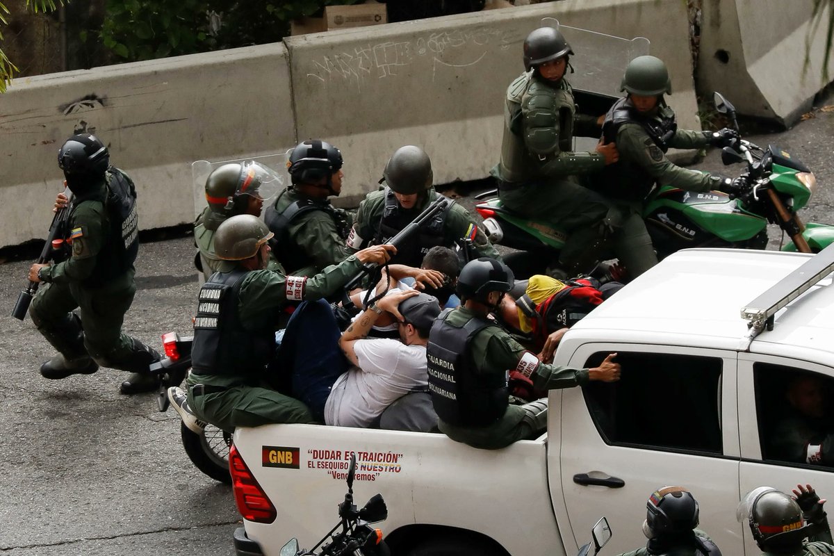 Widad Franco (@widadfranco) on Twitter photo 🚨NEW <a href="/hrw/">Human Rights Watch</a> report: Venezuelan authorities & pro-gov armed groups committed widespread abuses since the 7/24 elections.
It documents human rights violations against protesters, bystanders, oppo leaders & critics.
🗣️Calls for international support for accountability efforts. 🚨NEW <a href="/hrw/">Human Rights Watch</a> report: Venezuelan authorities & pro-gov armed groups committed widespread abuses since the 7/24 elections.
It documents human rights violations against protesters, bystanders, oppo leaders & critics.
🗣️Calls for international support for accountability efforts.