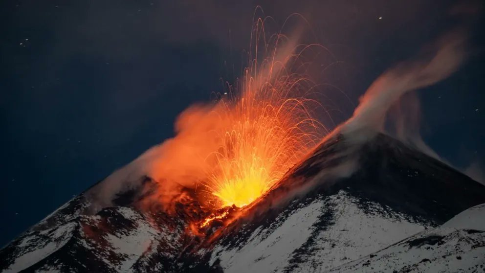Alerta en Italia: el volcán Etna entró en una nueva fase eruptiva

👉tinyurl.com/yc6t9xra