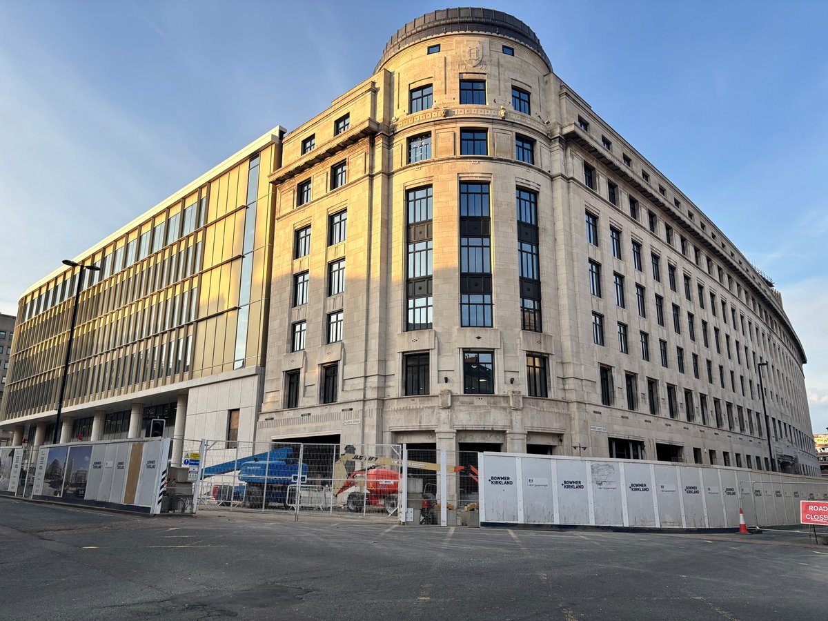 derry_bs's tweet image. #PilgrimsQuarter is looking fabulous as the night draws in. 

A real pleasure to see the project approach the #TestingAndCommissioning activities.
 
#PipesAndWires
@bandkbuild