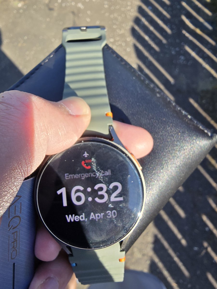 Robbie Rankin (@robertr45967392) on Twitter photo Anyone of use had this issue? It says I can't use my watch until it cools down, even though it's not warm, then it goes to emergency calls only. This has happened twice in the last week. <a href="/thatjoshguy69/">That Josh Guy</a> <a href="/KeepUPwithOneUI/">KeepUPwithOneUI</a> <a href="/jspring86az/">Jeff Springer</a> <a href="/tarunvats33/">Tarun Vats</a> Anyone of use had this issue? It says I can't use my watch until it cools down, even though it's not warm, then it goes to emergency calls only. This has happened twice in the last week. <a href="/thatjoshguy69/">That Josh Guy</a> <a href="/KeepUPwithOneUI/">KeepUPwithOneUI</a> <a href="/jspring86az/">Jeff Springer</a> <a href="/tarunvats33/">Tarun Vats</a>