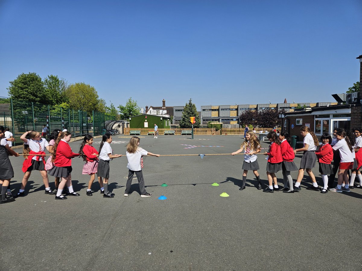 CCJacademy's tweet image. This week, Year 5 launched their new science 👨‍🔬👩‍🔬 topic called: &apos;Fascinating Forces&apos;! They put their  strength to the test using the traditional game of Tug-Of-War to investigate the #forces of gravity, friction, and pulls! 
#WeAreLEO 🧡🦁
@LEOacademies