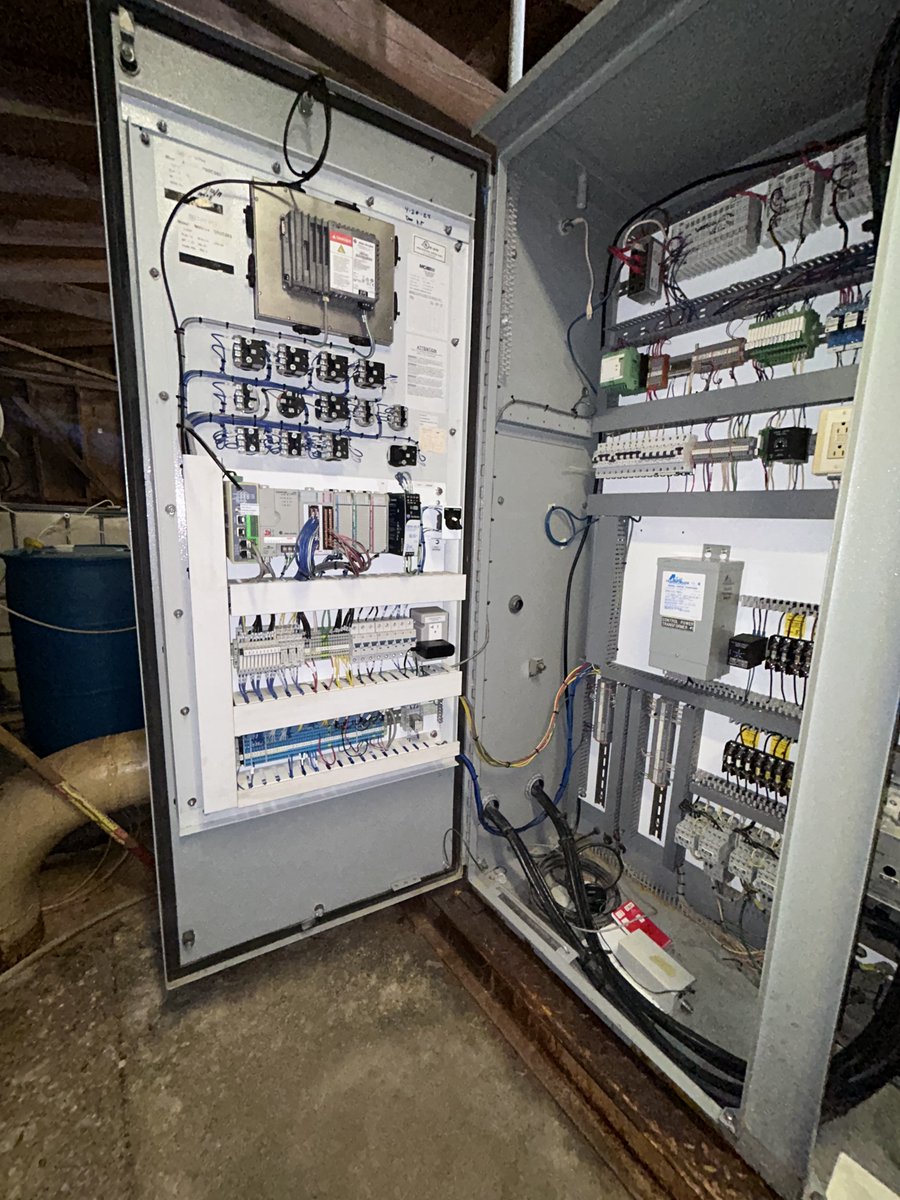 variablespeeds's tweet photo. Out with the old, in with the new! We Installed a Brand-new door kit. This upgrade not only enhances the functionality but also improves the overall efficiency and reliability of their system. 

#EfficiencyBoost #DoorPanelUpgrade https://t.co/hoHX5YKK7w