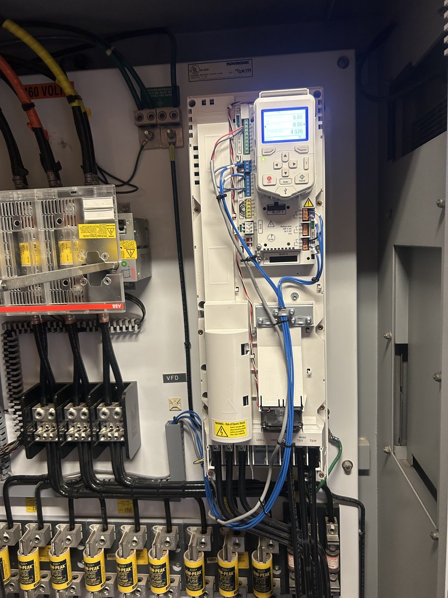 variablespeeds's tweet photo. Out with the old, in with the new! We Installed a Brand-new door kit. This upgrade not only enhances the functionality but also improves the overall efficiency and reliability of their system. 

#EfficiencyBoost #DoorPanelUpgrade https://t.co/hoHX5YKK7w