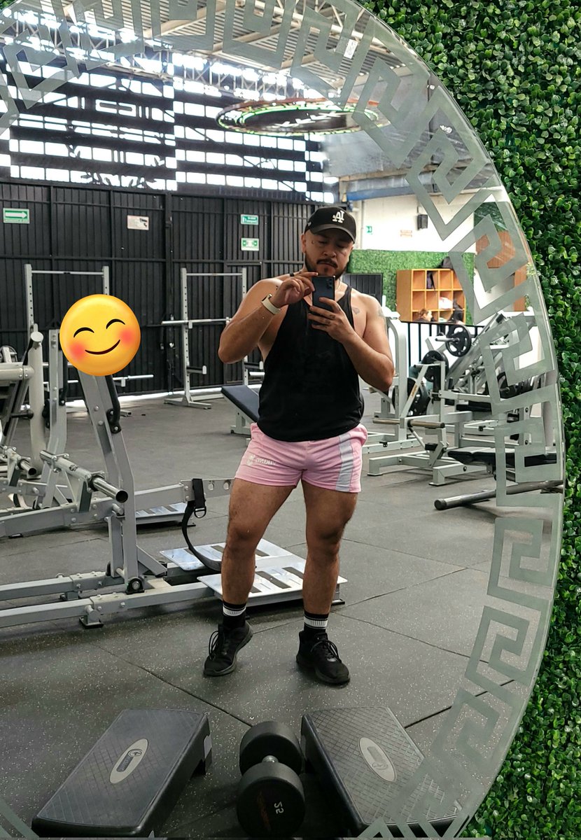 lucifertristan's tweet photo. #Legday #Training #lasdepollo 🍗🐥 https://t.co/JHFlmpZnrt