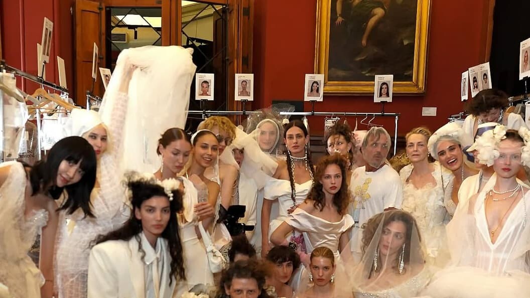 De Vivienne Westwood à Chanel: le mariage, segment stratégique pour les maisons de mode de luxe
l.bfmtv.com/luhO
