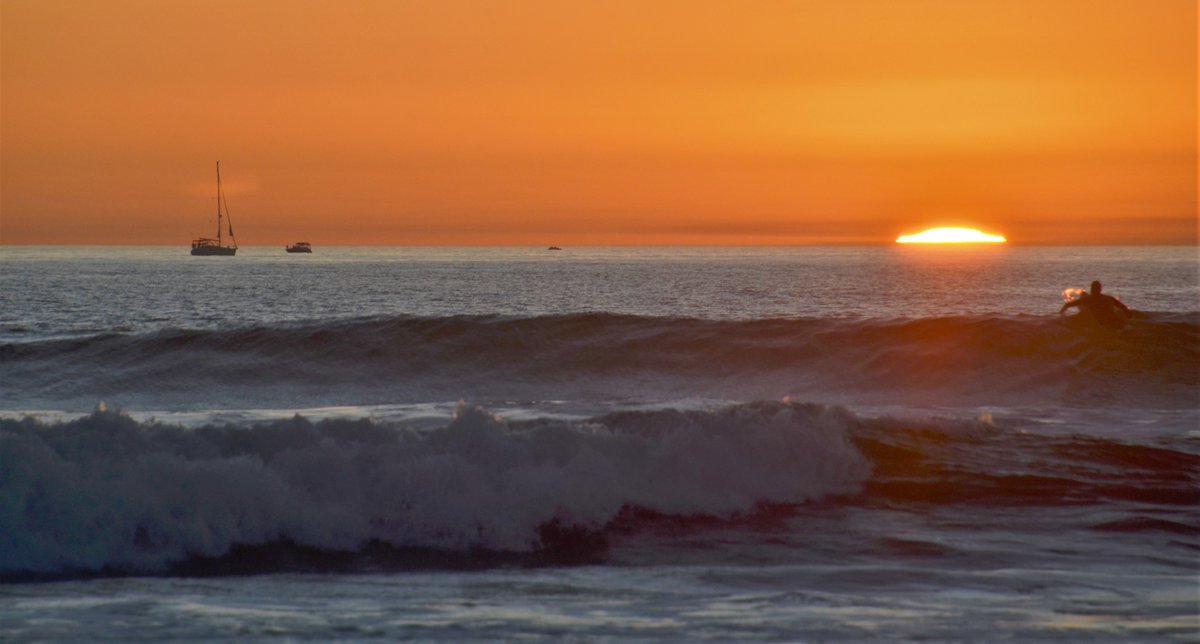 VerySouthWest's tweet image. #Undulating waves in Oceanside CA