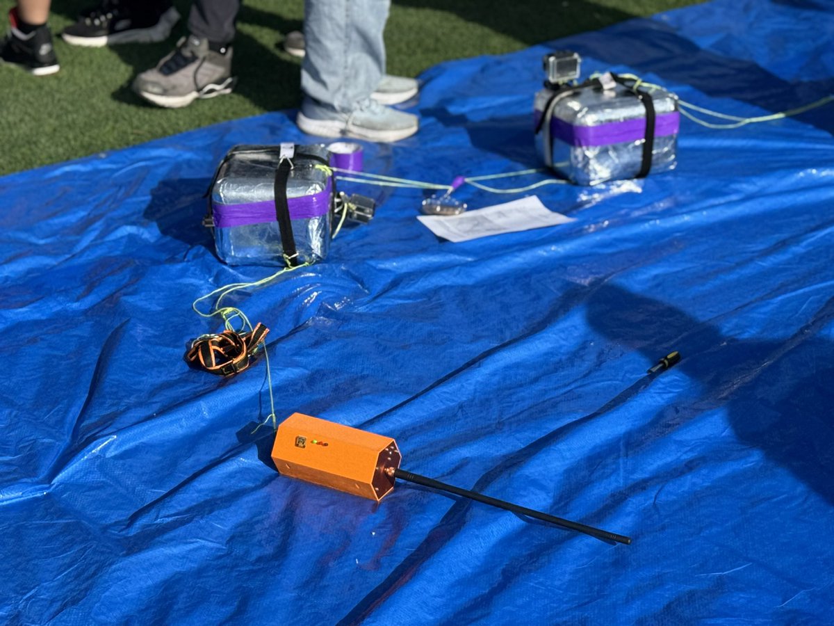 ClarkCountySch's tweet image. Setting their sights on new heights! Students at Durango High School launched a high-altitude balloon equipped with satellite simulators, known as “can-sats.” The project is part of a partnership with @aldrinfamilyfdn and will collect data on parts of the electromagnetic spectrum…