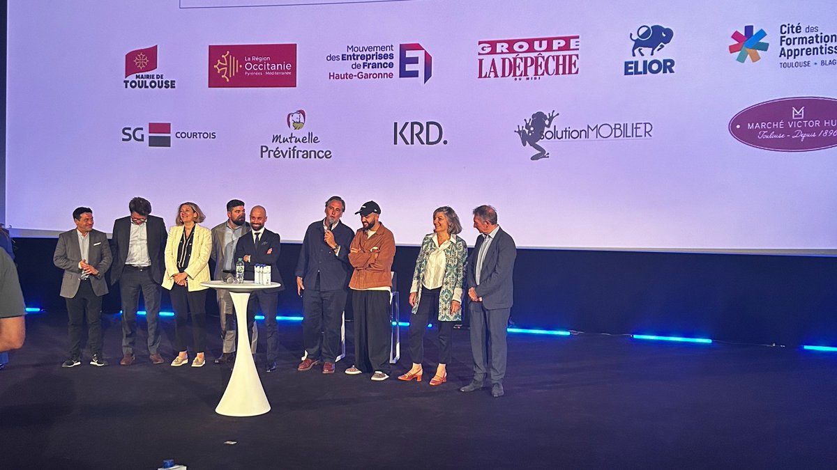 bertrandserp's tweet photo. 🚀 Conférence inédite avec le @MEDEF31 au Cinéma Pathé Wilson ! Thème : « L’excellence au service du territoire ». Ensemble avec @jlmoudenc , boostons l’économie locale et valorisons nos talents pour un avenir prospère ! 💪 #MEDEF31 #Toulouse #Economie https://t.co/Rik4wM6k31
