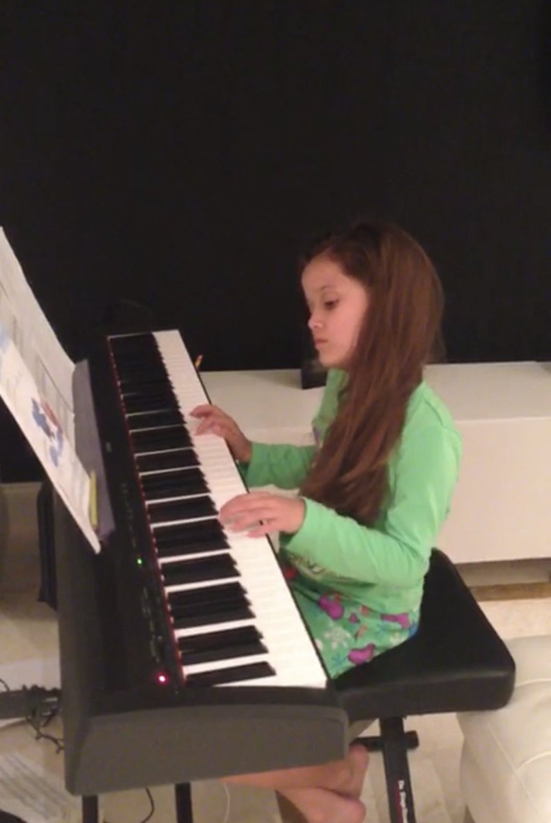 esta niña tiene su primer show en MIAMI este sábado 🥹😭❤️