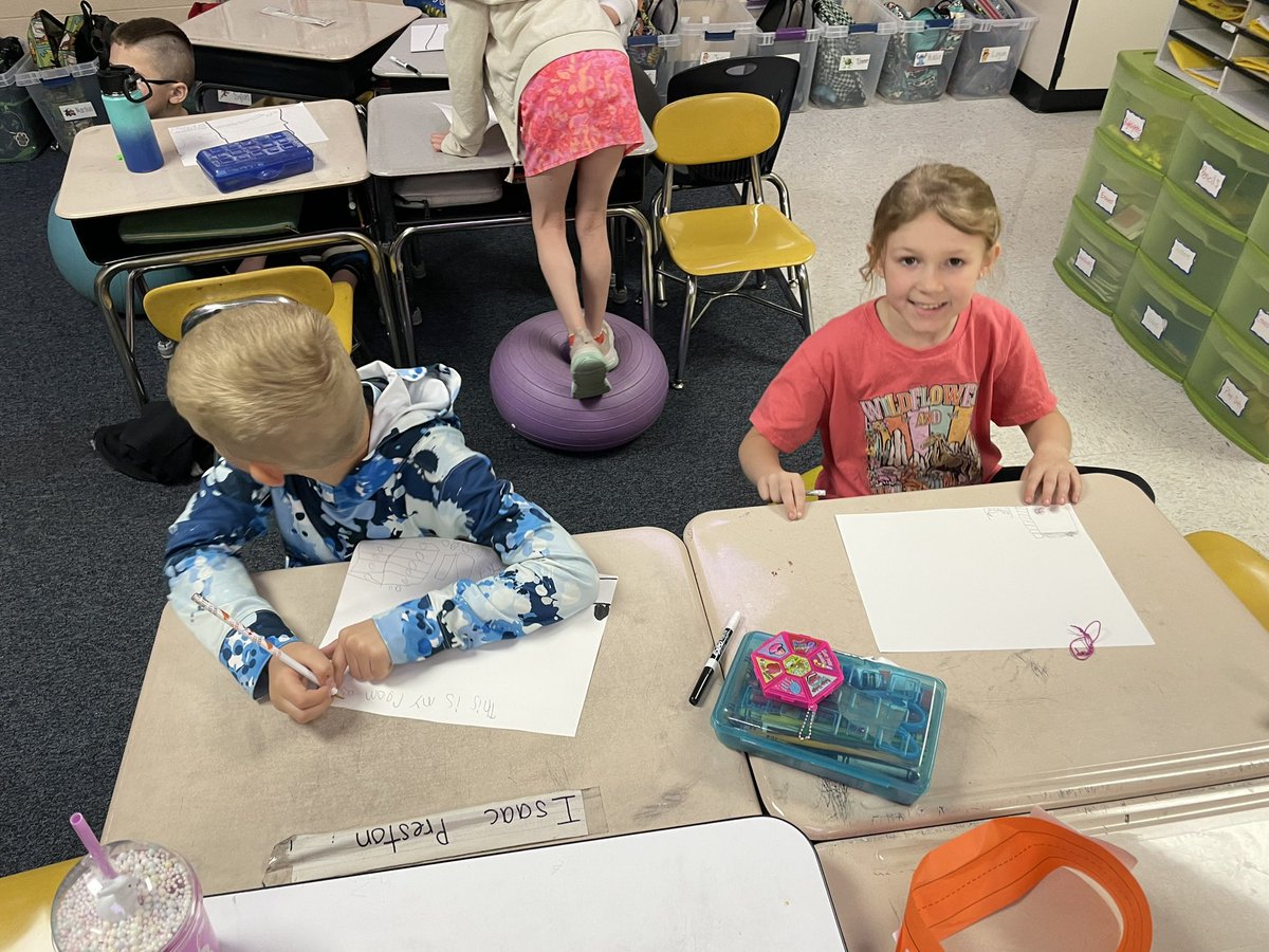MrsSwallowsRoom's tweet photo. Today we worked on making connections with the stories we read. To do that, we drew our bedrooms as a pigsty!🐷 #firstgrade #mcscbears https://t.co/uFxDBCN1gt