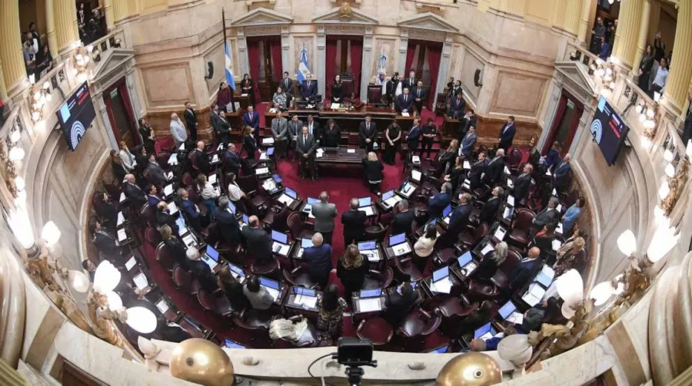 Los senadores pasarán a cobrar casi $9 millones por mes

👉tinyurl.com/m467j5vt