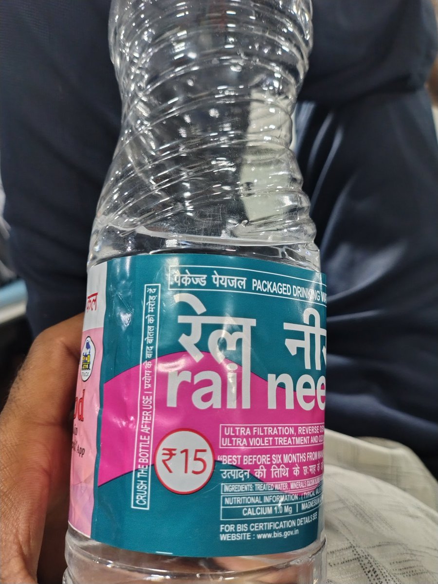 chetum07's tweet photo. #ralway_dakaitiJaipur junction par hi saras parler par hi ye bottle 20 rs ki de rahe chach 20 ki de rahe jubki print rat 15 ka hai to ya to inka print rat hi 20 kr do nhi to railway vendor par fine lagao https://t.co/vBykXi2qvX