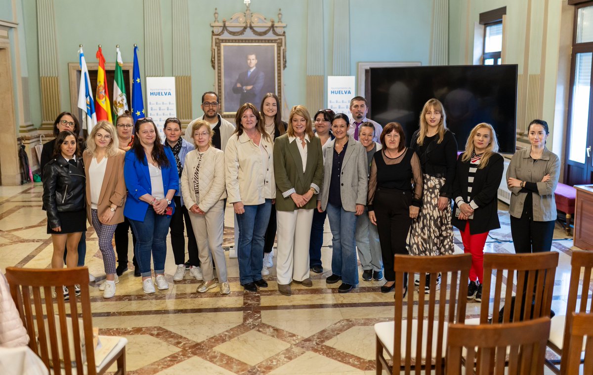 👋🎓Hemos dado la bienvenida a nuestra ciudad a un grupo de profesores europeos que realizan intercambio con los docentes del CEIP Reyes Católicos.

👏Felicitamos a este centro educativo por hacer posible que sus aulas estén abiertas a Europa🇪🇺.