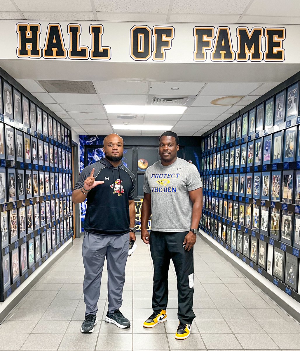 Bay City HS Football (@bchsfball) on Twitter photo <a href="/coachmac_22/">Todd Macon</a> showed us some love today by stopping by and checking out our athletes! #BFND <a href="/coachmac_22/">Todd Macon</a> showed us some love today by stopping by and checking out our athletes! #BFND
